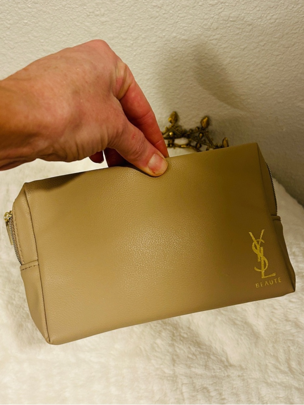 New Yves Saint Laurent Beige Cosmetic Pouch & Gold Hardware - Picture 2 of 5